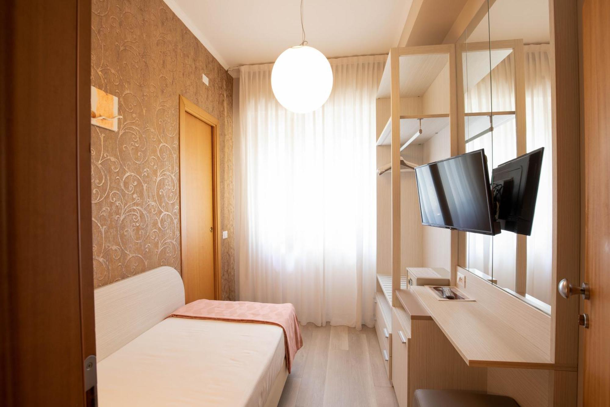Hotel Ombretta Mare Rimini Exterior photo