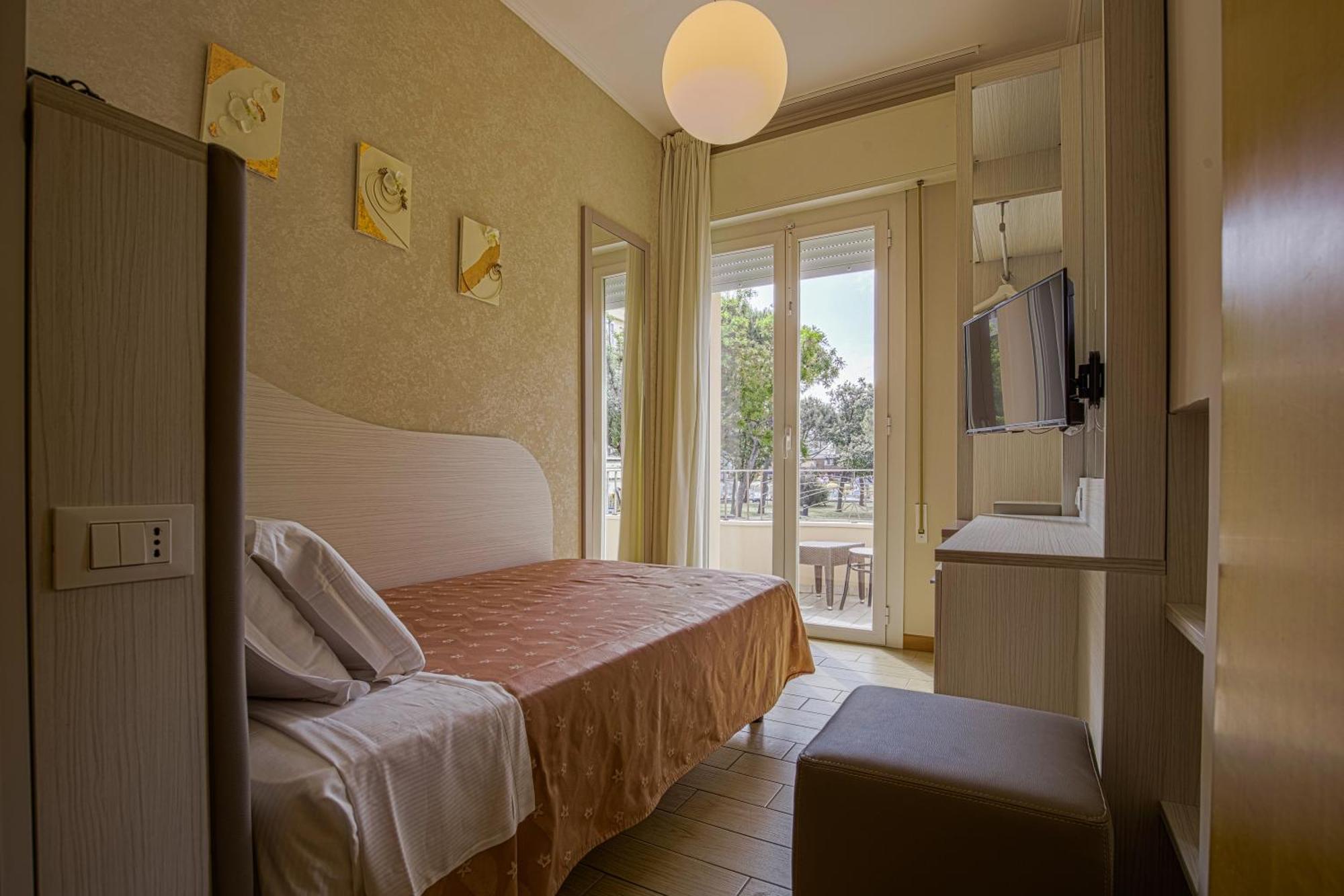 Hotel Ombretta Mare Rimini Exterior photo