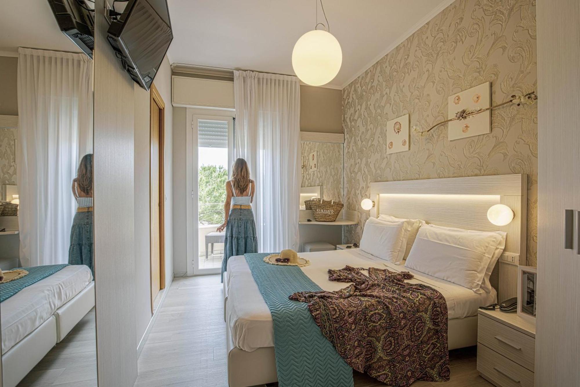 Hotel Ombretta Mare Rimini Exterior photo