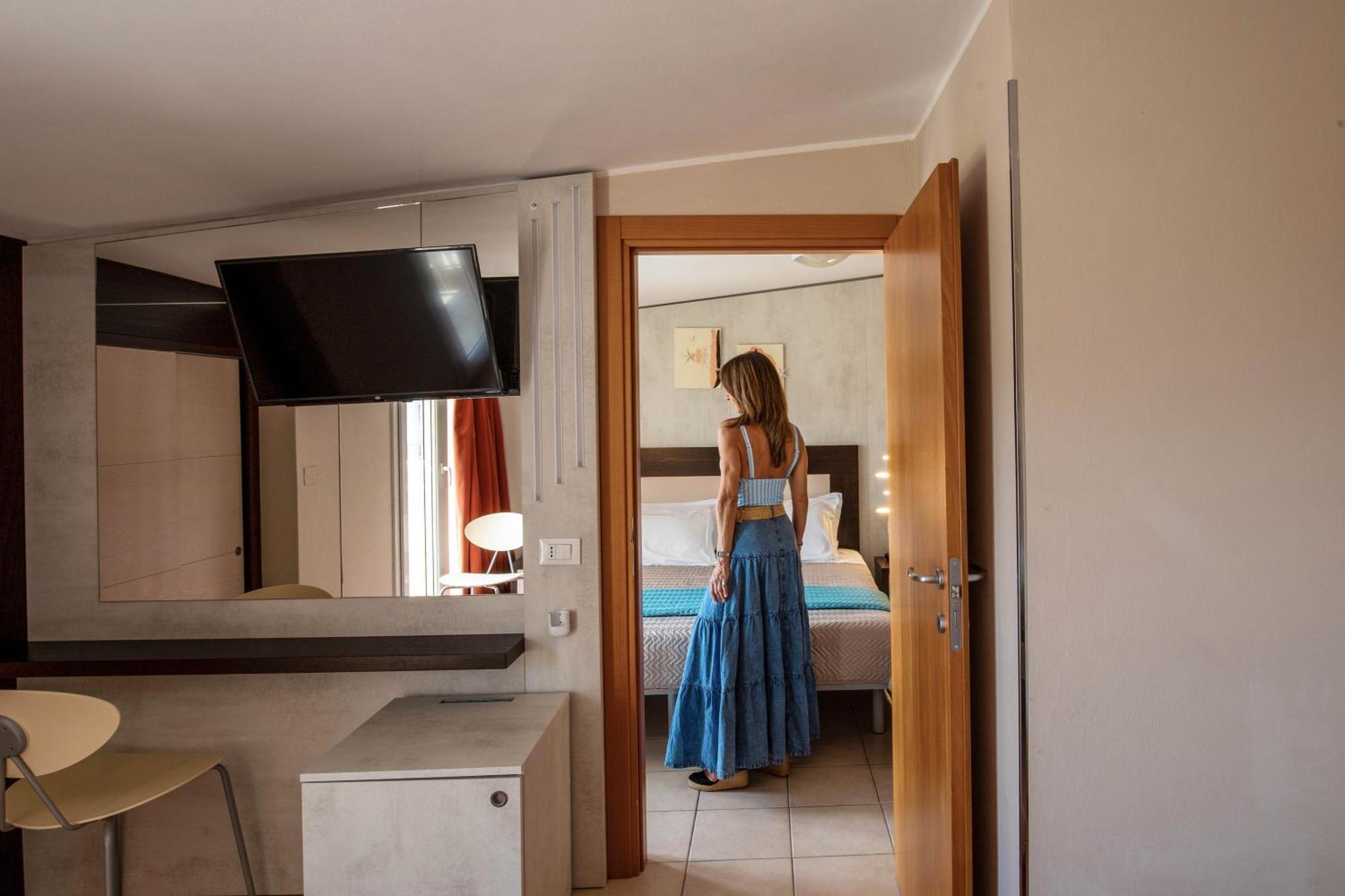 Hotel Ombretta Mare Rimini Exterior photo