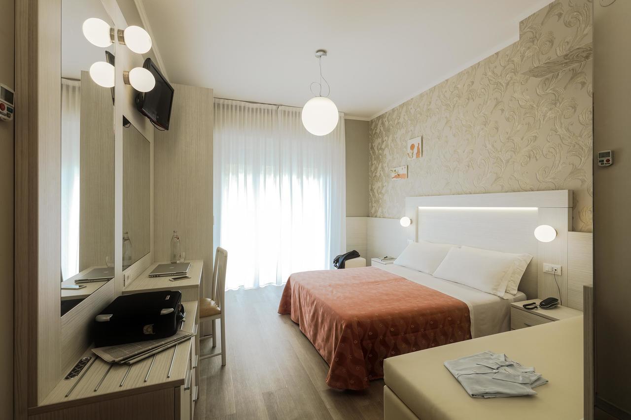 Hotel Ombretta Mare Rimini Exterior photo
