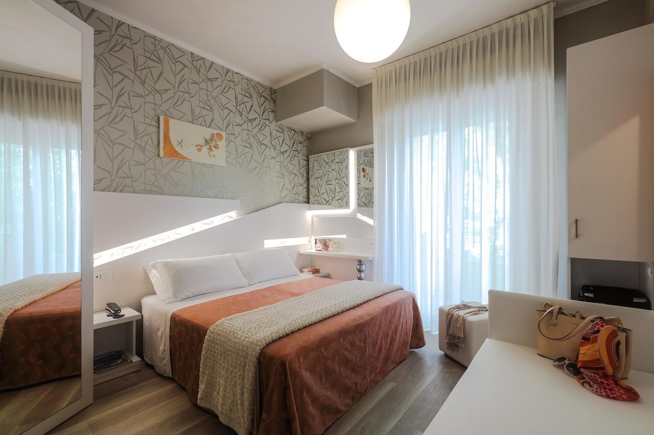 Hotel Ombretta Mare Rimini Exterior photo