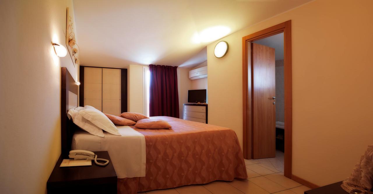 Hotel Ombretta Mare Rimini Exterior photo