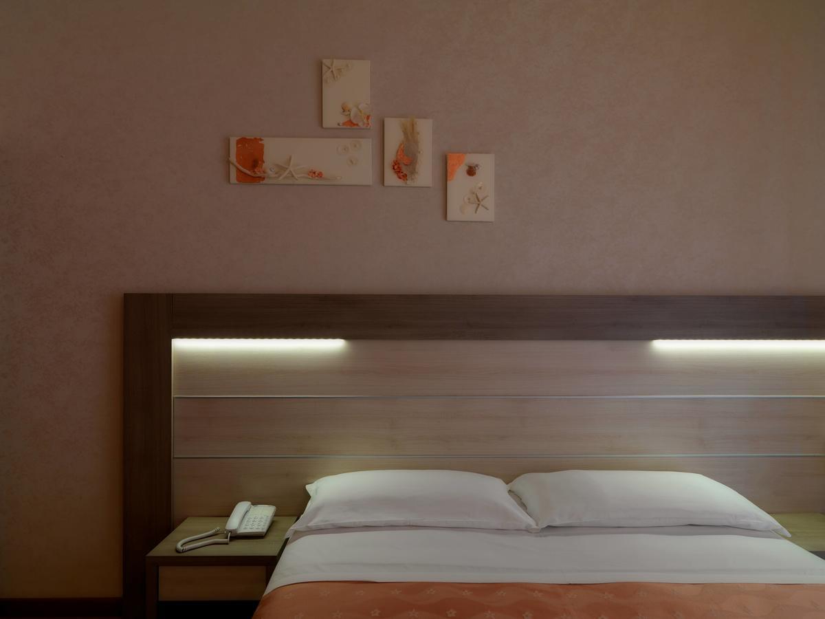 Hotel Ombretta Mare Rimini Exterior photo