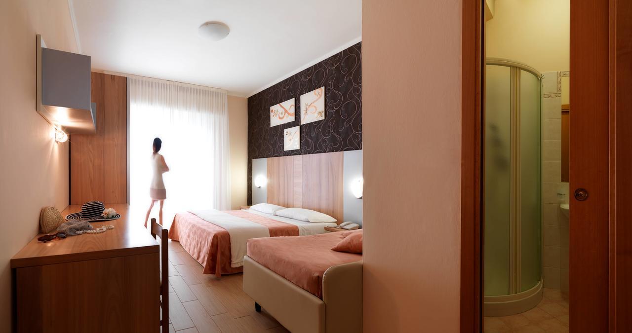 Hotel Ombretta Mare Rimini Exterior photo