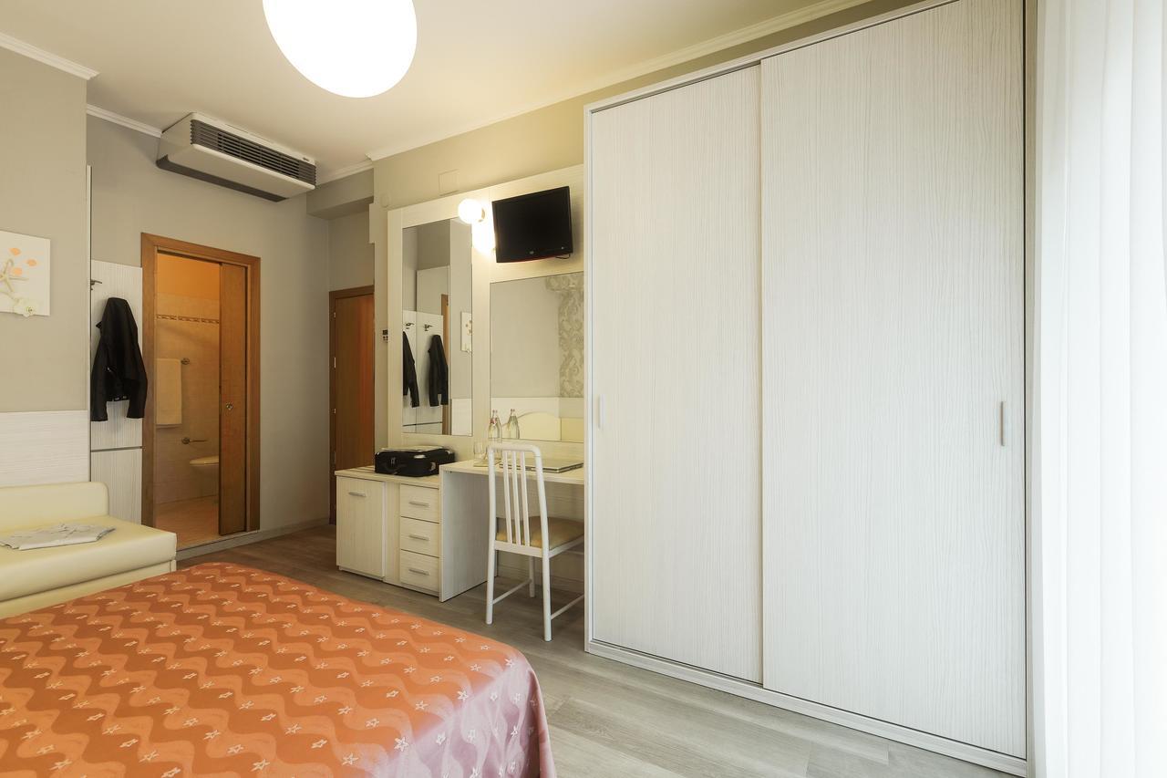 Hotel Ombretta Mare Rimini Exterior photo